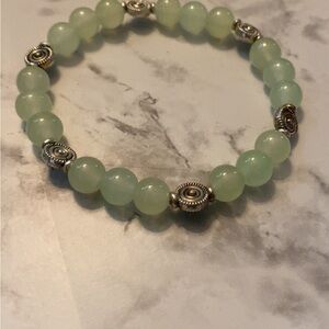 Elegant Green Beaded Bracelet with Silver Accents